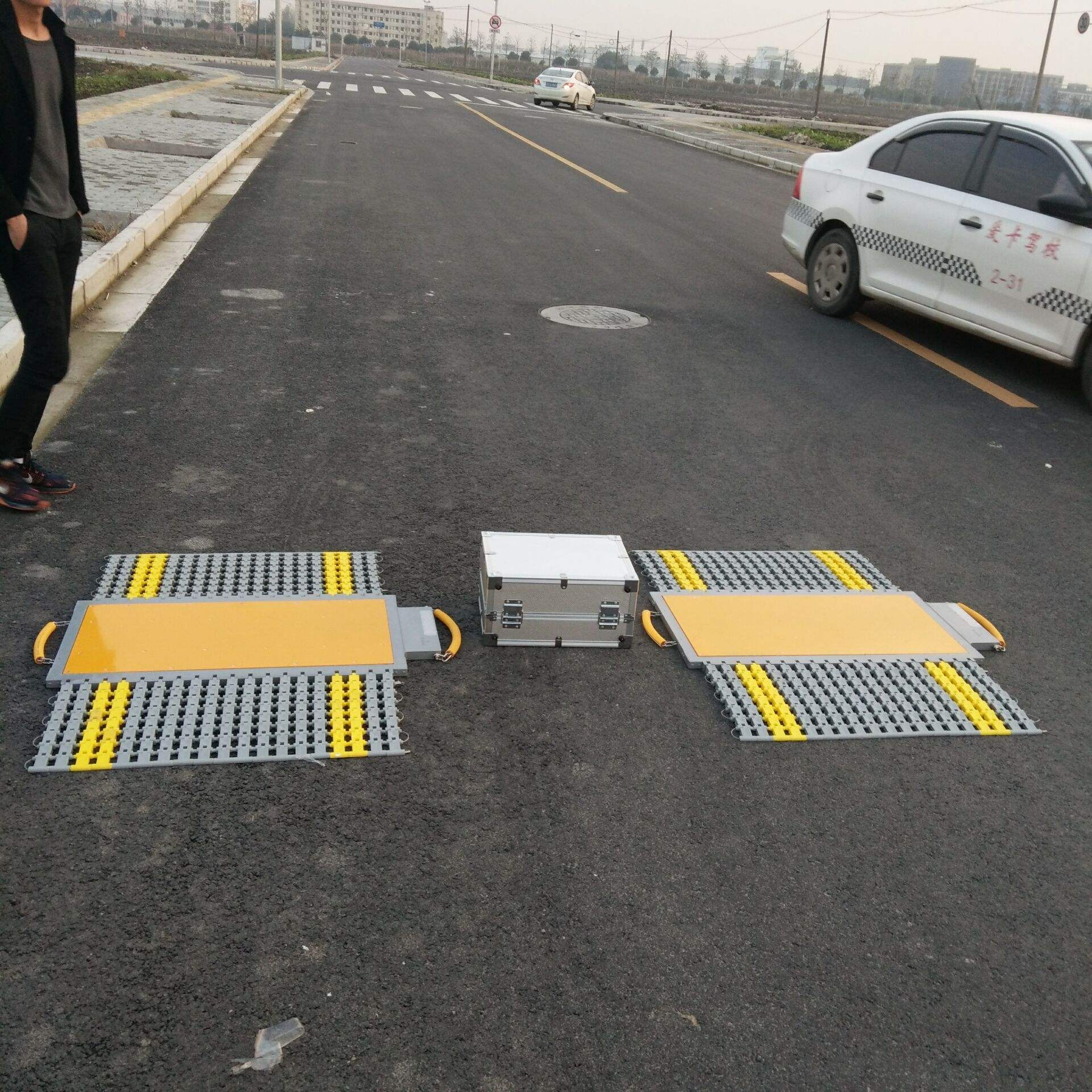 電子（zǐ）汽車衡|電（diàn）子（zǐ）台秤|電子秤|電子吊（diào）秤|電子天平|電子地磅|稱量儀器